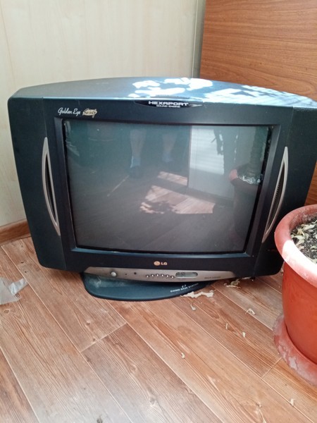 Продам телевизор диагональ 59