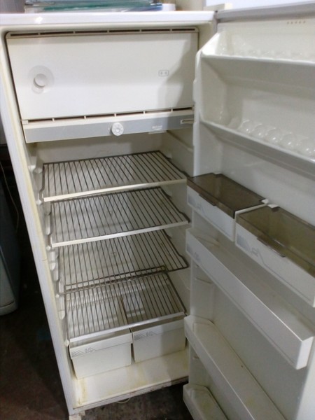 Продам холодильник бирюса в Омске