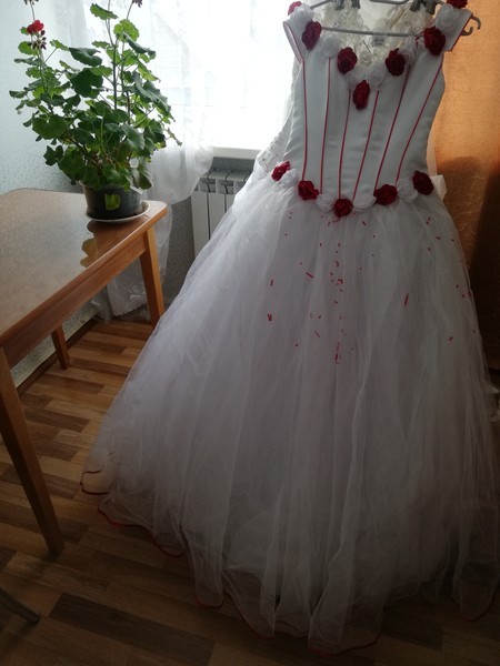 На свадьбу или выпускной платье к во 3 шт.