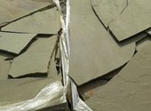 Камень серо-зеленый песчаник природный дикий пластушка