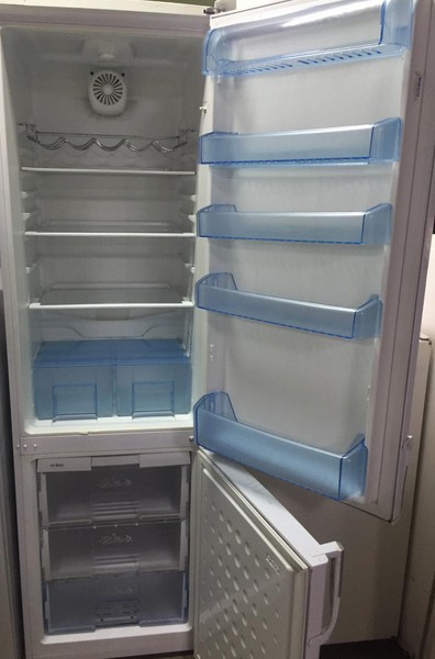 Холодильник Веко- двухкамерный в Омске