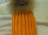 Оранжевая шапка, помпон-натуральный мех