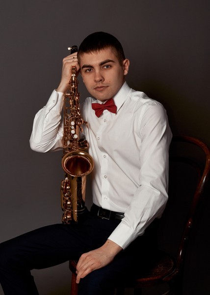 Саксофонист на праздник