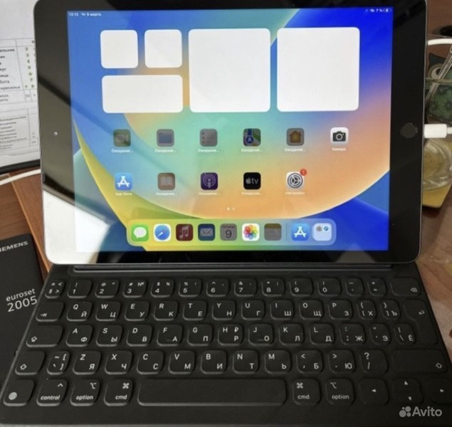 IPad 8 поколения 32 GB + клавиатура Smart Keyboard