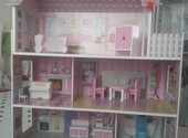 Продается кукольный дом с мебелью