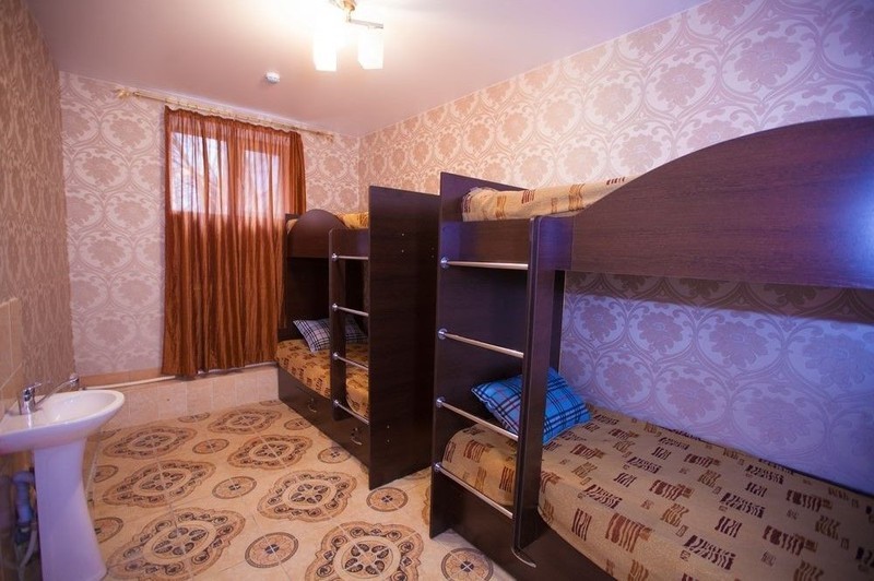 Самое дешевое койко-место в 8-спальной комнате хостела Барнаула
