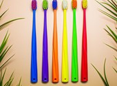 Набор мануальных щеток для зубов Revyline SM5000 с разноцветными ручками
