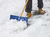 Уборка снега в ручную лопатой в любом районе Андрей