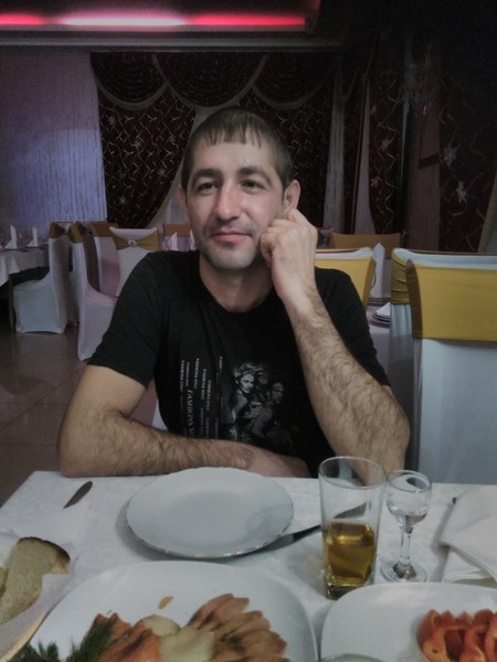 Анатолий 37 лет