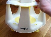 Стул детский для купания малыша babyton б/у белый желтый пластик на присосках товары для детей малыш