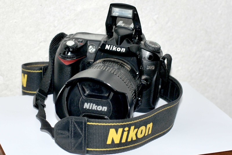 Продам Фотокамеру Nikon D-90