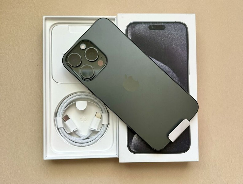Продается Apple iPhone 15 Pro Max / 15 512 ГБ