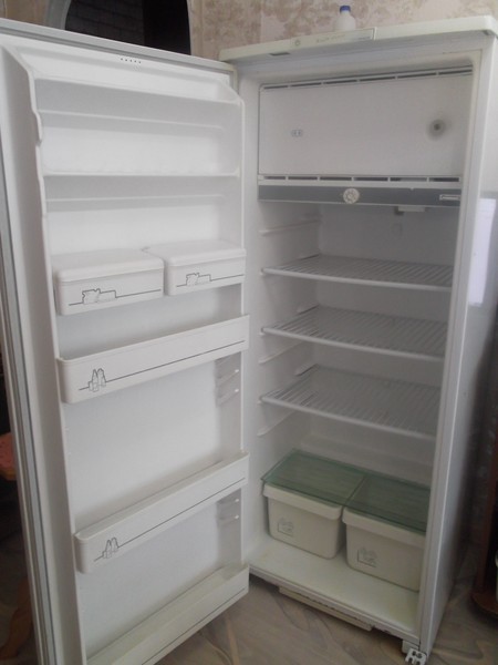 Продам холодильник б/у в рабочем состоянии 89642279823