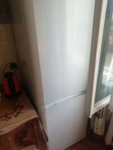 Срочно продам холодильник Indesit IBF181 NO Frost